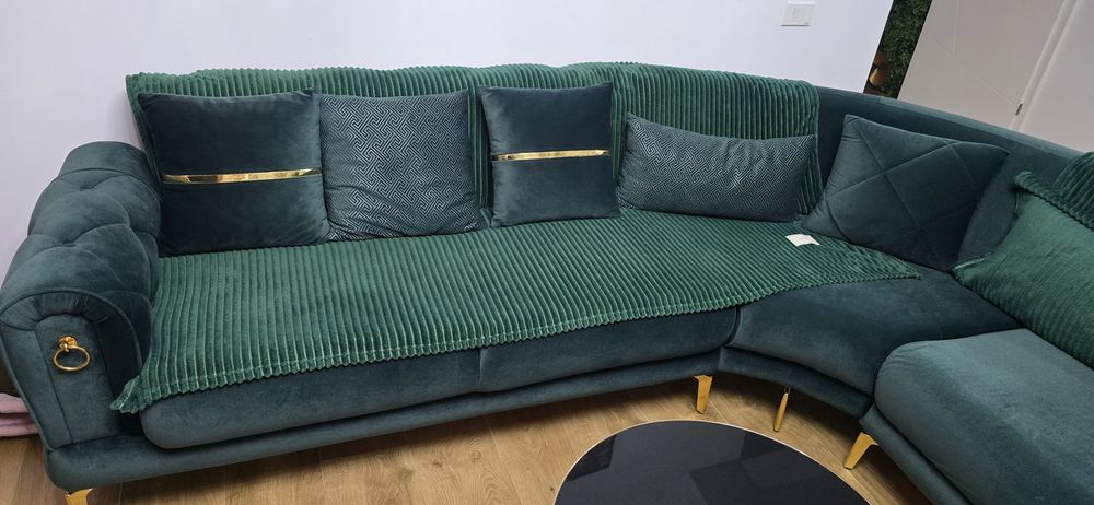 Vând coltar living aproape nou plus 4 scaune