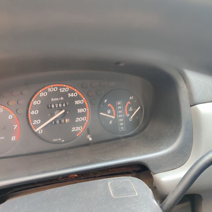 Продавам хонда CR V