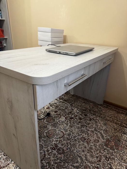 Стол письменный, с двумя ящиками для уроков или работы