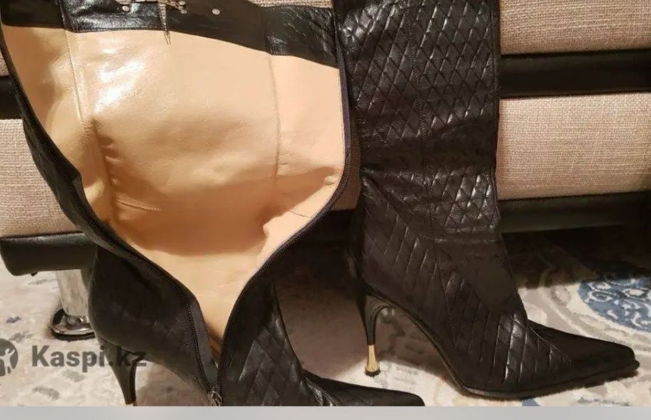 Кожаные брендовые сапоги