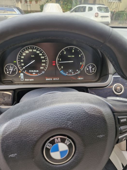 Se vinde Bmw seria 740 diesel ,306 cp , an de fabricatie 14 09 2010, model cel cu 4 butoane.
