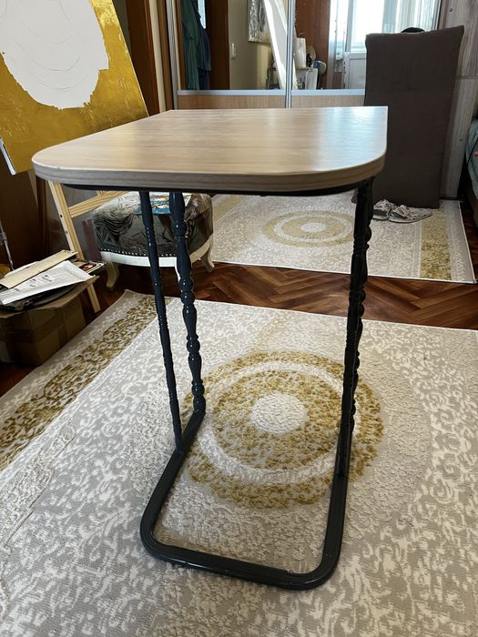 Стол прикроватный