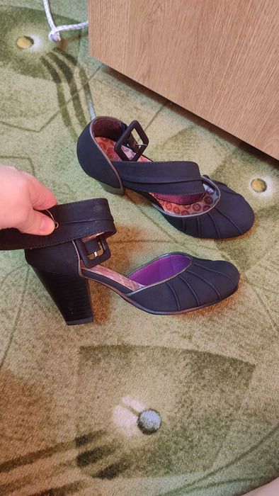 Vand pantofi noi, cu eticheta, culoare neagra, toc 7 cm