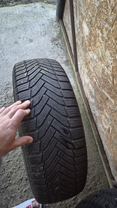 215 60 17 Micheil Alpin 6 iarna