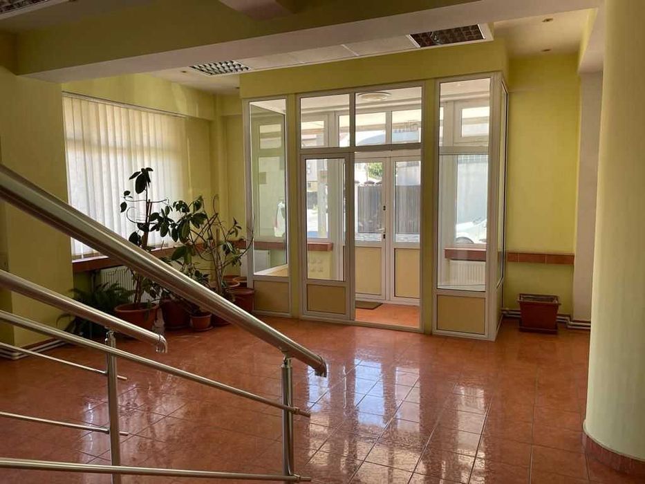 Spatiu comercial / Cladire BIROURI