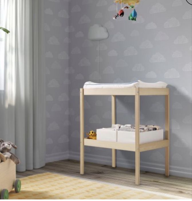 Маса за повиване IKEA + повивалник, кош и постелка