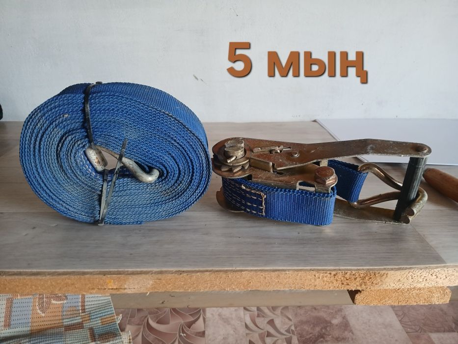 Әр турлі заттар сатылады