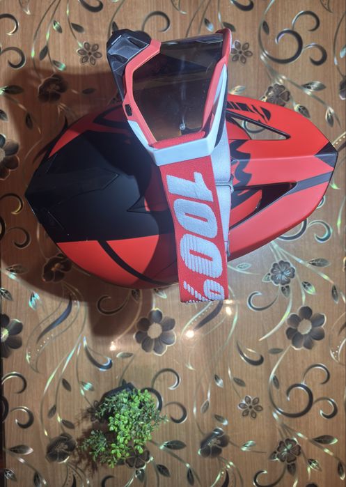 Каска FOX с очила 100%