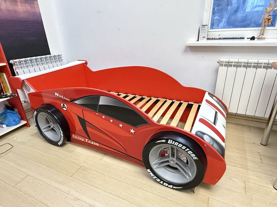 Детская б/у кровать машинка