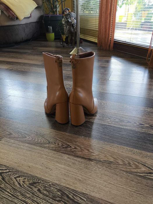 Уникални боти Guess