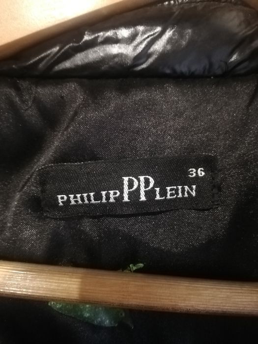 Продавам  дамска грейка Pillip PPlein  И яке  Никалсън оргинални.