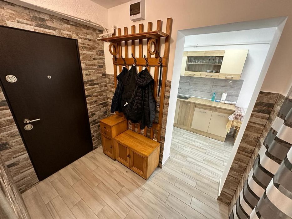 Vănd schimb garsonieră !!