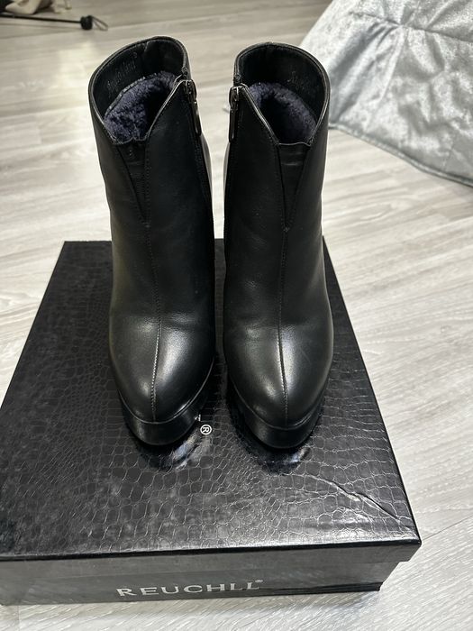 Продам ботинки зимние женские 38 размер