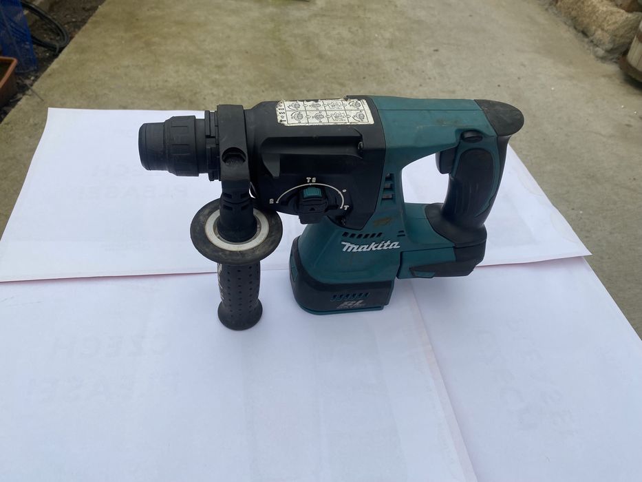 Перфоратор безчетков Makita DHR-242