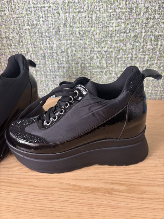 Чисто нови обути веднъж обувки със скрита платформа!!