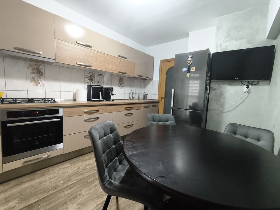 Vând apartament cu 3 camera Strada Privighetorii