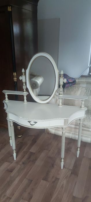 Элегантное трюмо