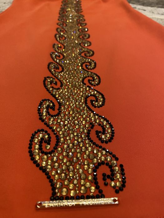 Елегантна рокля с камъни