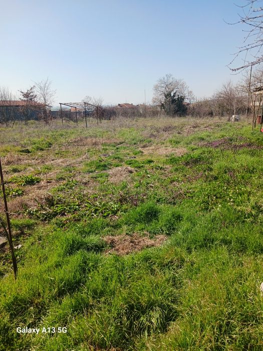 Обработваема земя Отдават 2дка 2ра кат.зем.земя в Черни връх общ.Камен