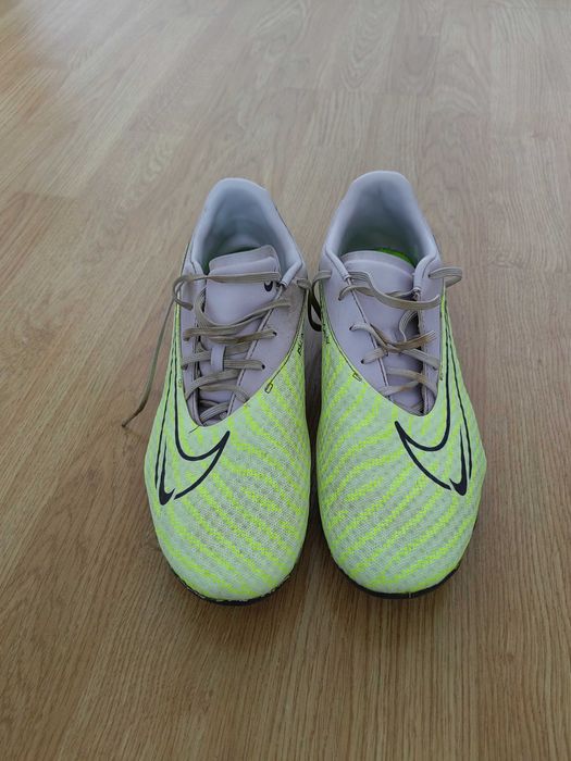 Оригинални футболни бутонки