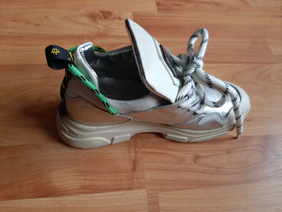 Продавам дамски боти