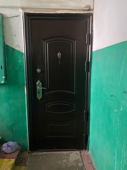 Срочно!!!Дом микрорайон второй этаже