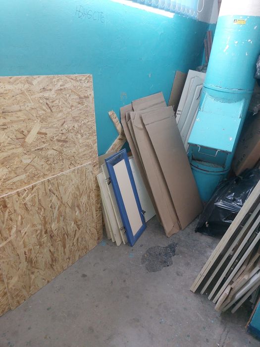 Отдам дрова (старые двери и мебель)