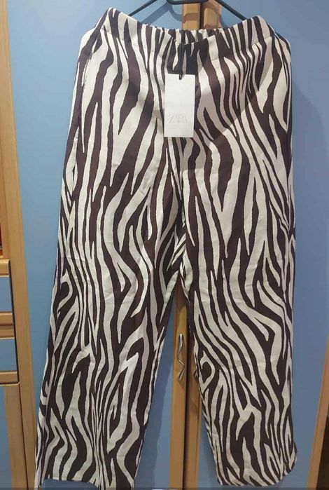 Vand pantaloni Zara noi