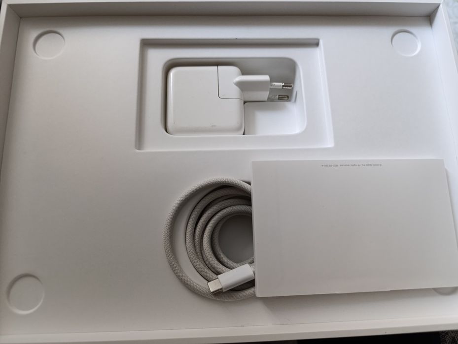 Macbook air m1, 256 гб