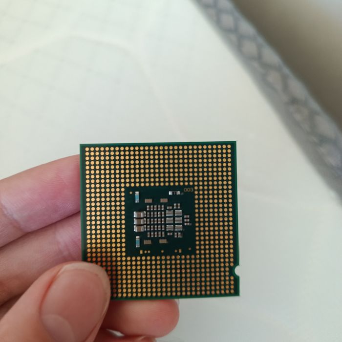 Нож для вскрытие коробок Celeron E1200