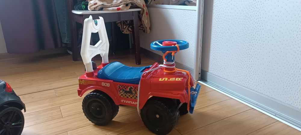 Продам детские машинки