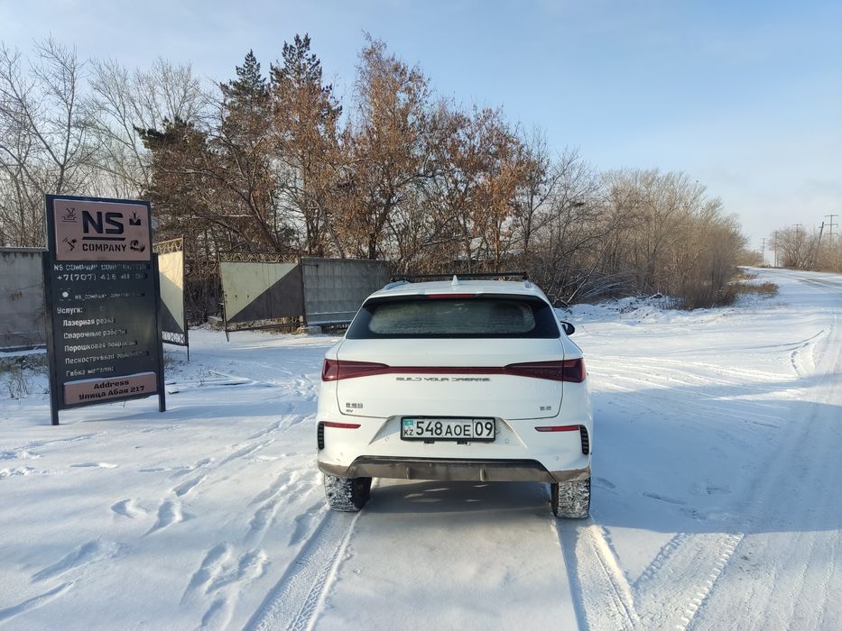 BYD  E2 электромобиль