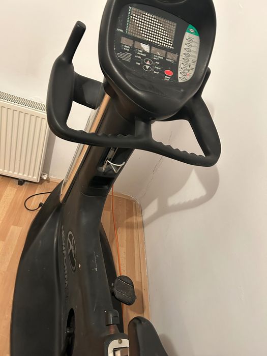 Bicicletă fitness profesională Newform