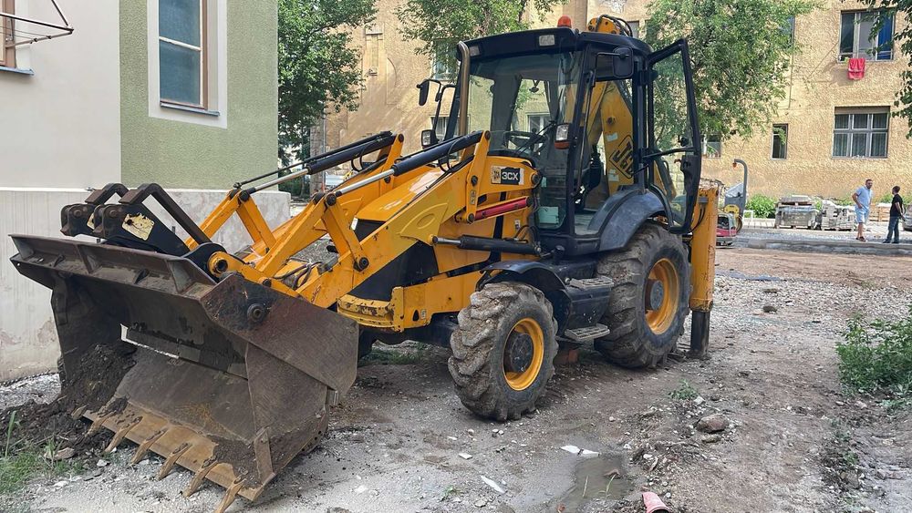 Buldoexcavator JCB 3cx 2010 joystick