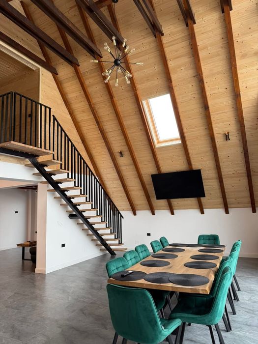 Cazare A-Frame modernă cu ciubăr și saună