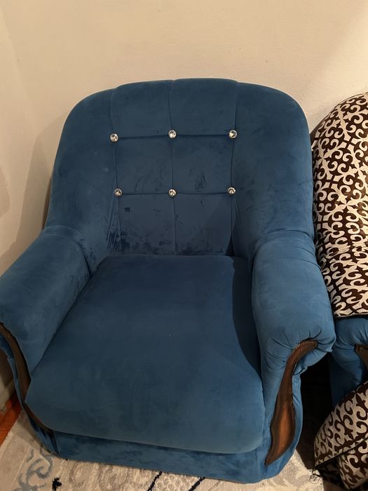 Жақсы күйдегі жұмсақ диван