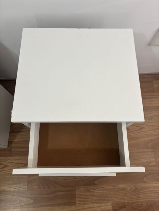 Noptiere albe Ikea