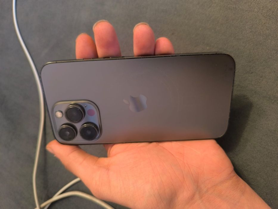 Продам Iphone  13 pro в хорошем состоянии