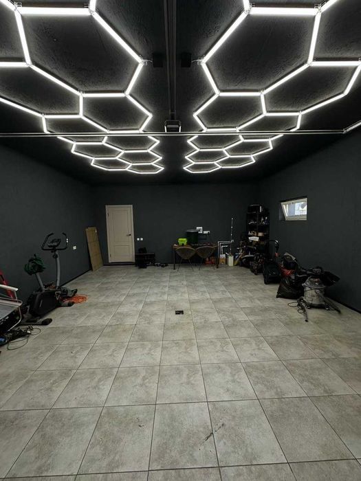 освещение для шоурума, соты стрелки, ромбы