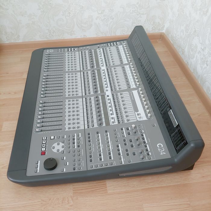 Avid C24 студийный цифровой микшер Digidesign