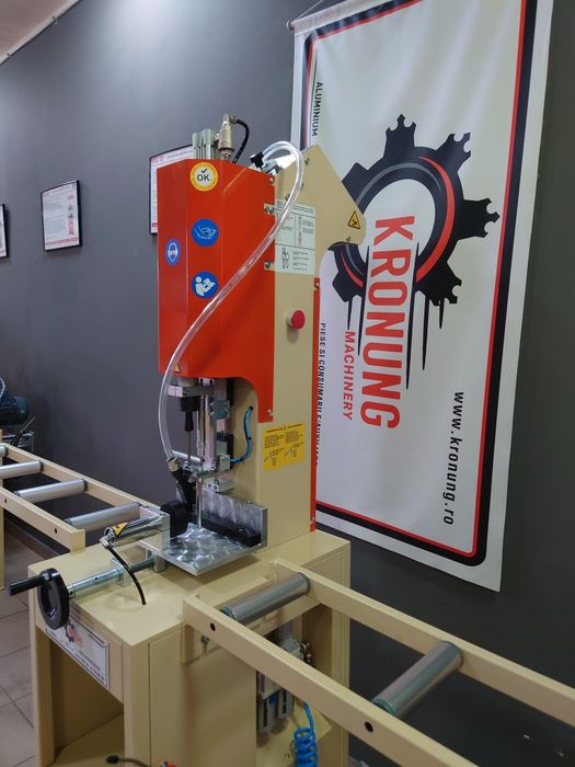 Utilaje Tamplarie PVC (Insurubat de armatura )