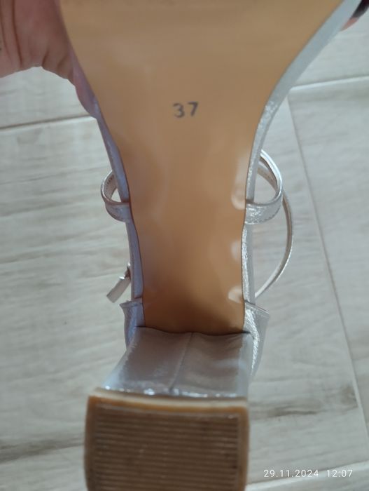 Елегантни дамски сандали