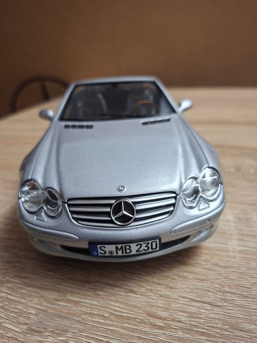 Macheta Mercedes-Benz, SL 500 R 230 (2001-2006), Argintie, 1:18