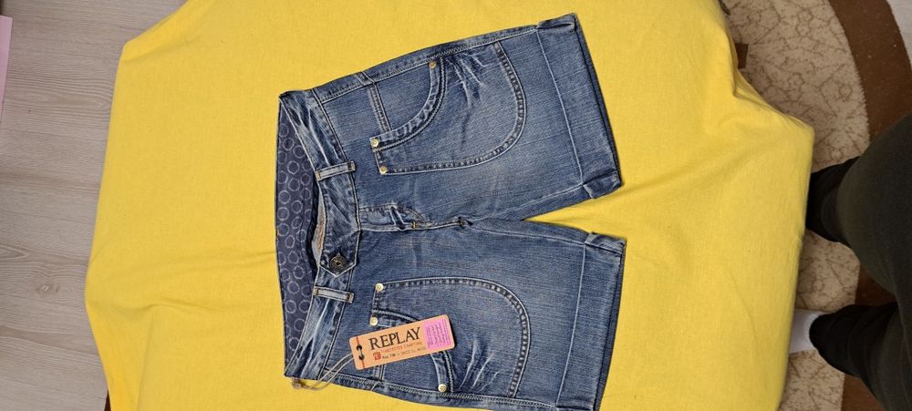 Vând haine originale