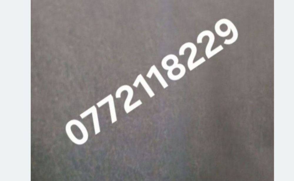 Telefon cu dublu display, special pentru Seniori.