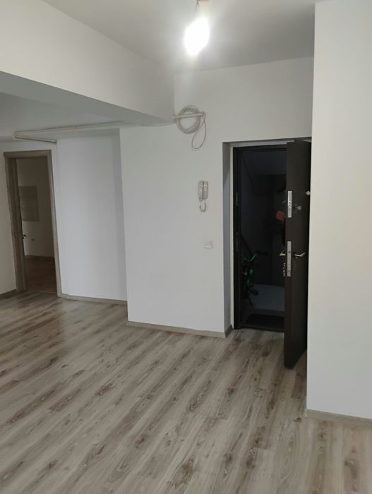 Închiriez  apartament