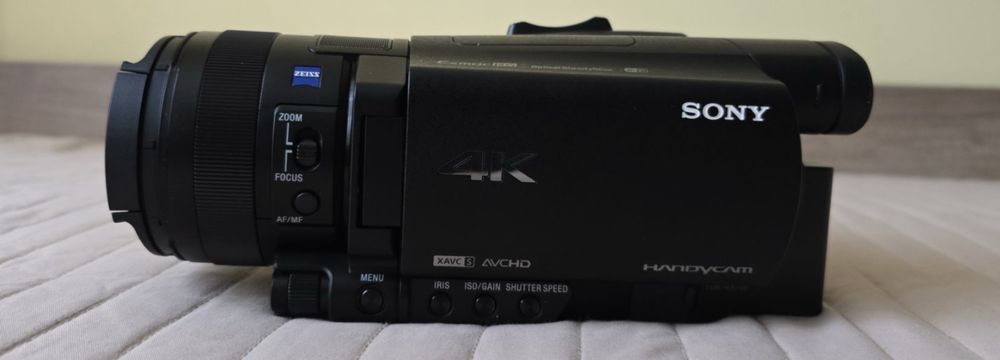 4K HDR видеокамера SONY FDR-AX700