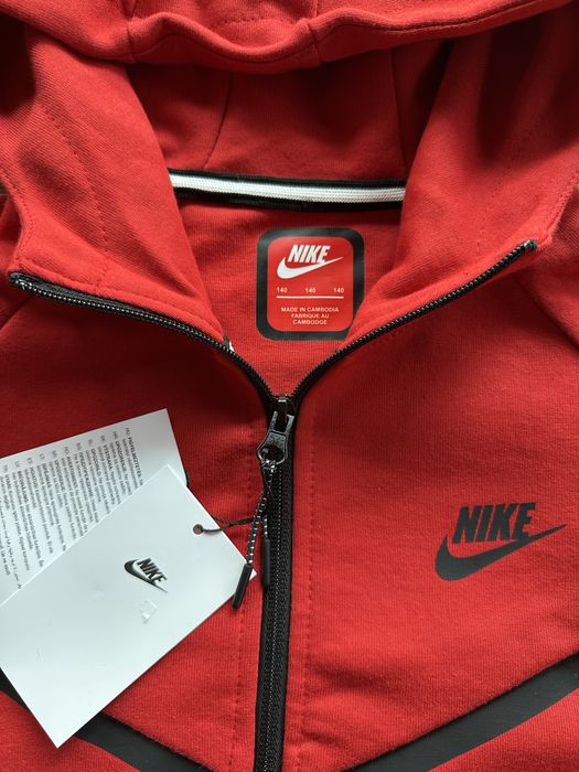 Детски,памучен,червен екип Nike с активен,заден джоб на долнището