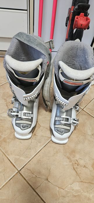 Ски, ски обувки и щеки