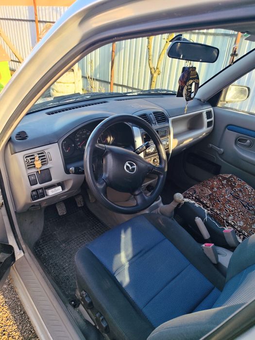 Vând Mazda2  benzina